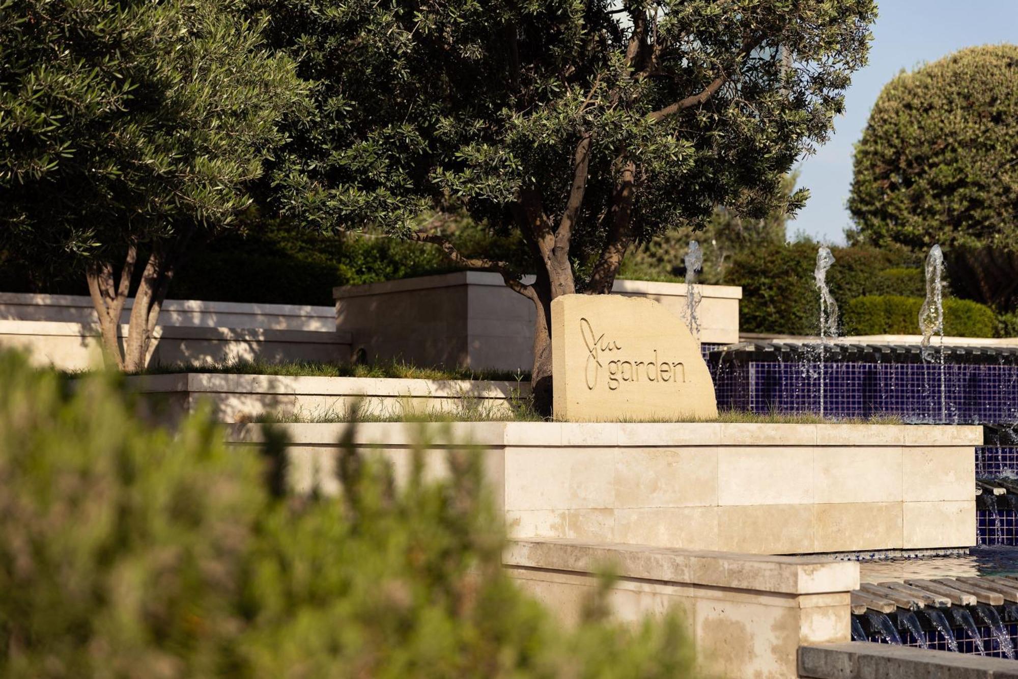 Jw Marriott Absheron Baku Hotel Exterior foto The entrance of the campus