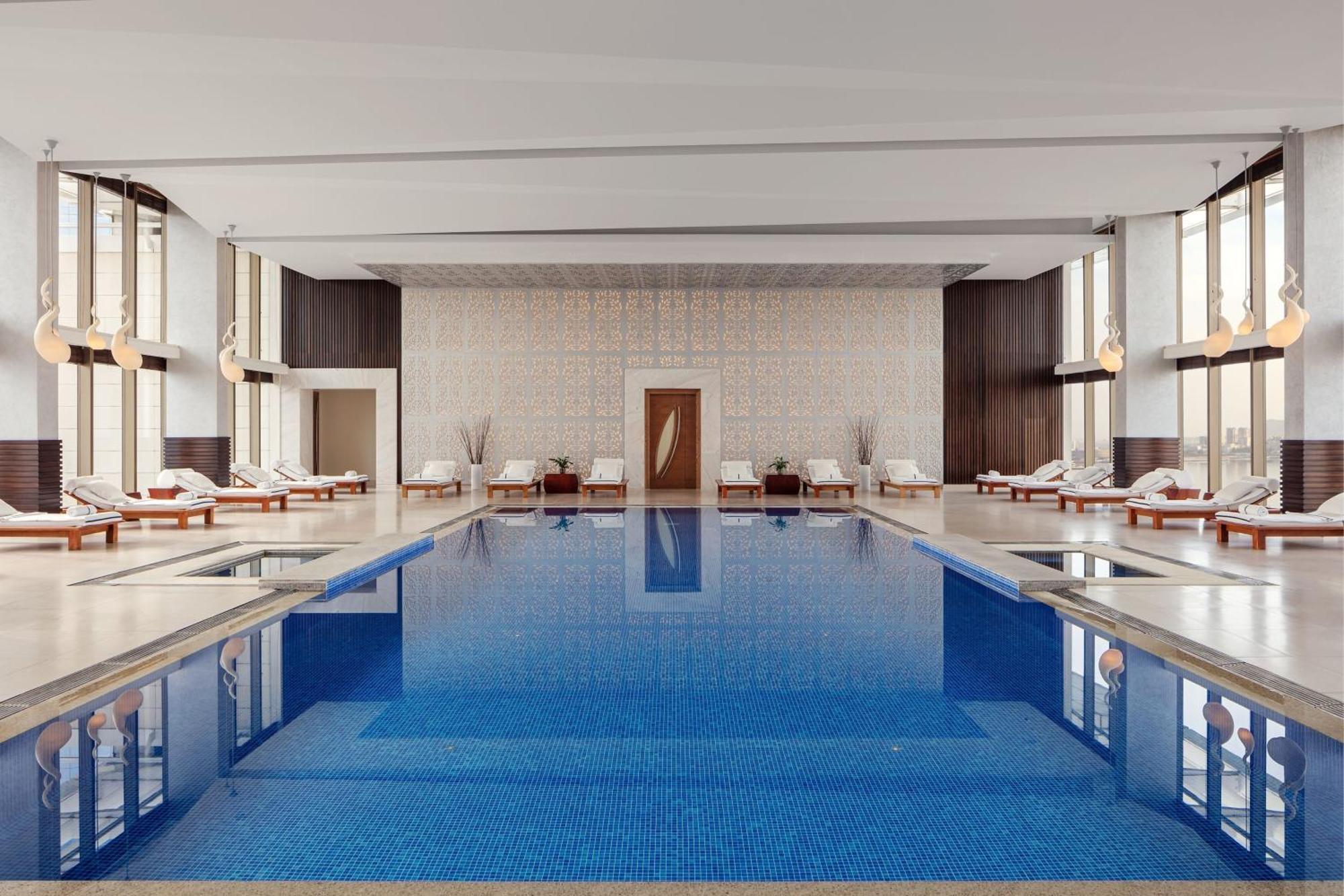 Jw Marriott Absheron Baku Hotel Exterior foto The pool at The Concourse